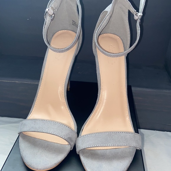 •Ankle Strap Heels - Picture 6 of 7